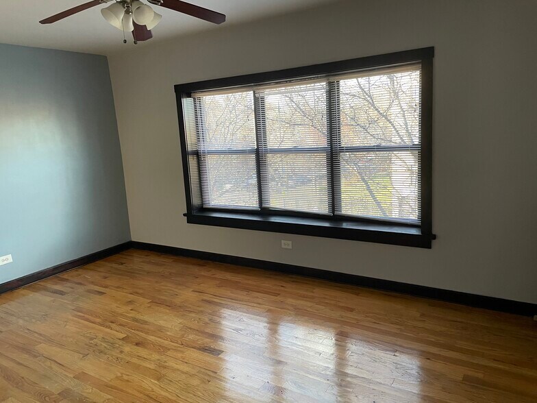 Building Photo - 4019 W Irving Park Rd