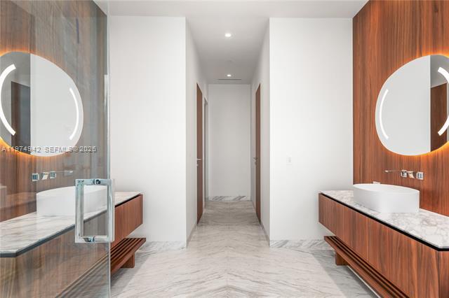 Building Photo - 5 Grove Isle Dr