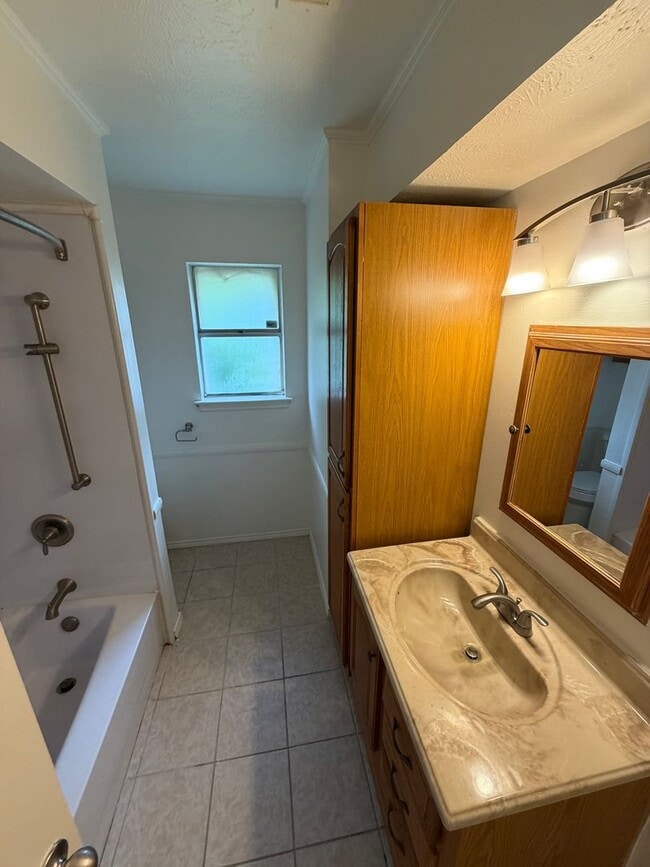 Building Photo - 2418 Guerrero Dr