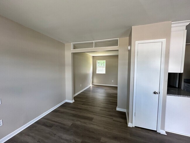 Building Photo - 7602 Bellehaven Dr