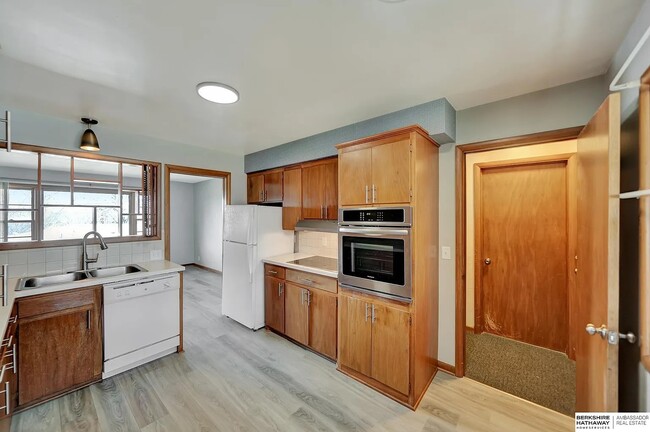Building Photo - 4620 Van Dorn St