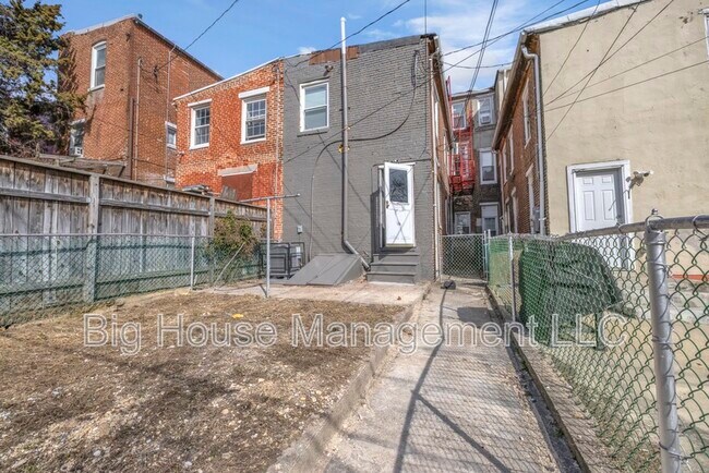 Building Photo - 1725 Hollins St