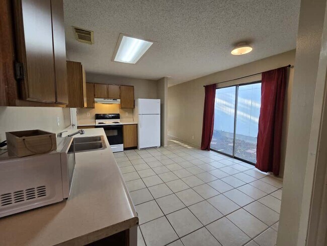Building Photo - 8338 Longhorn Ridge Dr