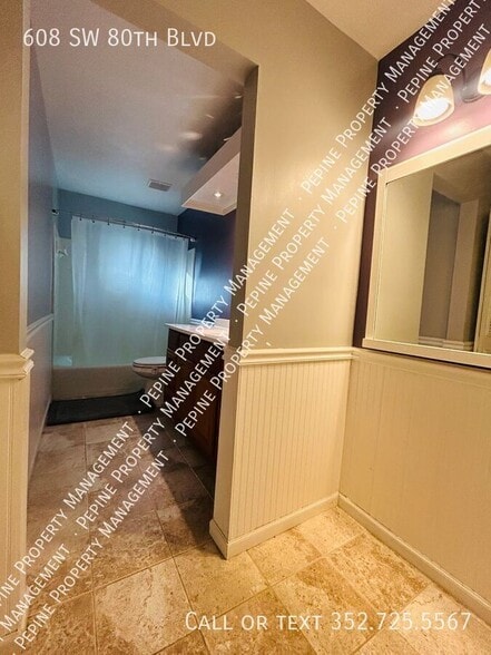 Building Photo - 608 SW 80th Blvd