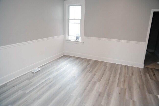 Dining Room 1 - 4231 Nicholas Ave
