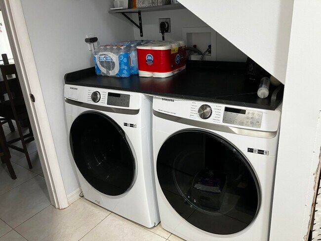 Building Photo - 2488 Waterside Dr