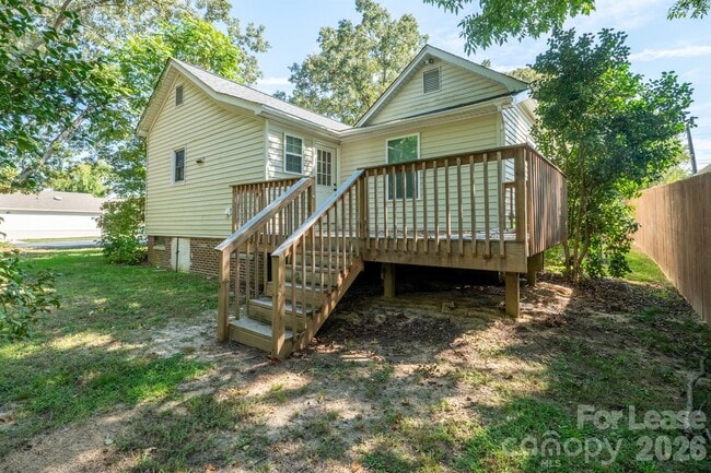 Building Photo - 809 Delane St