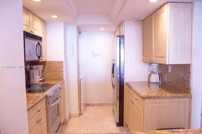 Building Photo - 1717 N Bayshore Dr