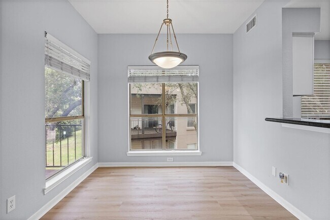 Building Photo - 6000 Shepherd Mountain Cove