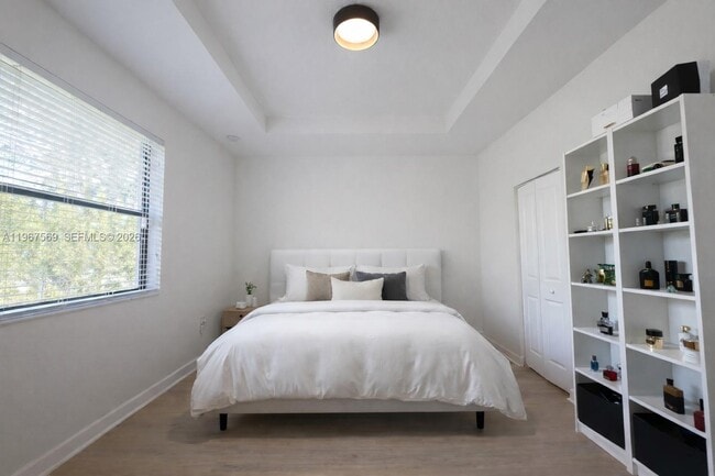 Building Photo - 323 NE 208th Terrace