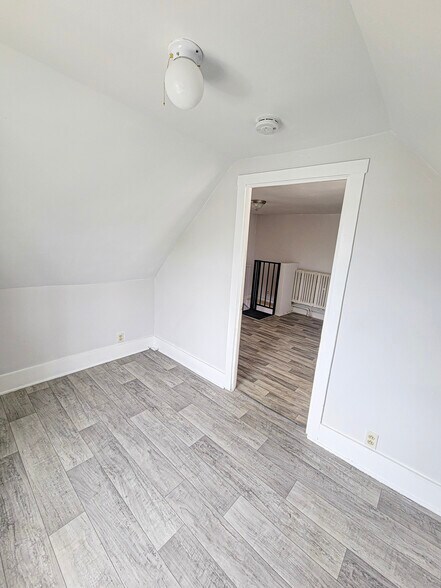 Building Photo - 3240 S Hoyne Ave
