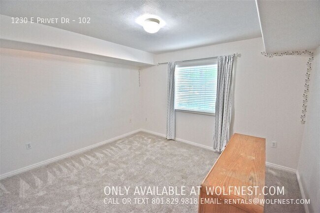 Building Photo - 1230 Privet Dr
