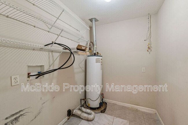 Building Photo - 3358 Tanglewood Dr