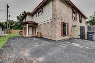 Building Photo - 2611 Ektom Dr