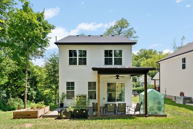 Building Photo - 418 Oak St