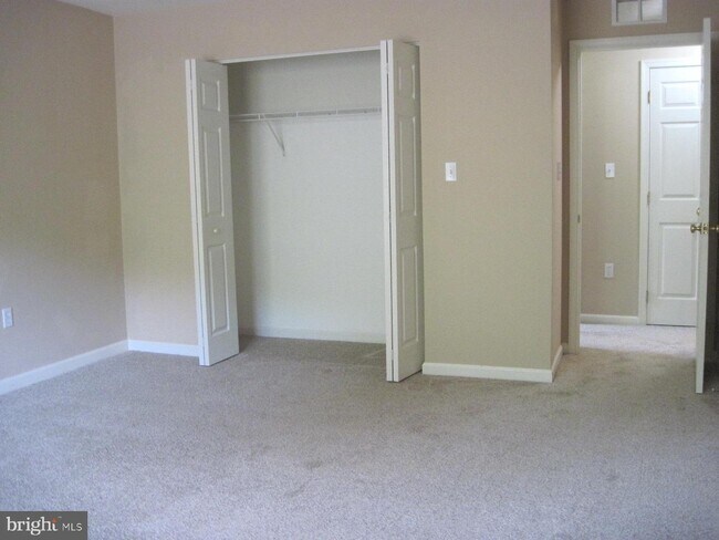 Building Photo - 7014 Seneca Ridge Dr