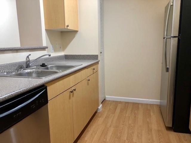 Building Photo - 1919 Van Buren St