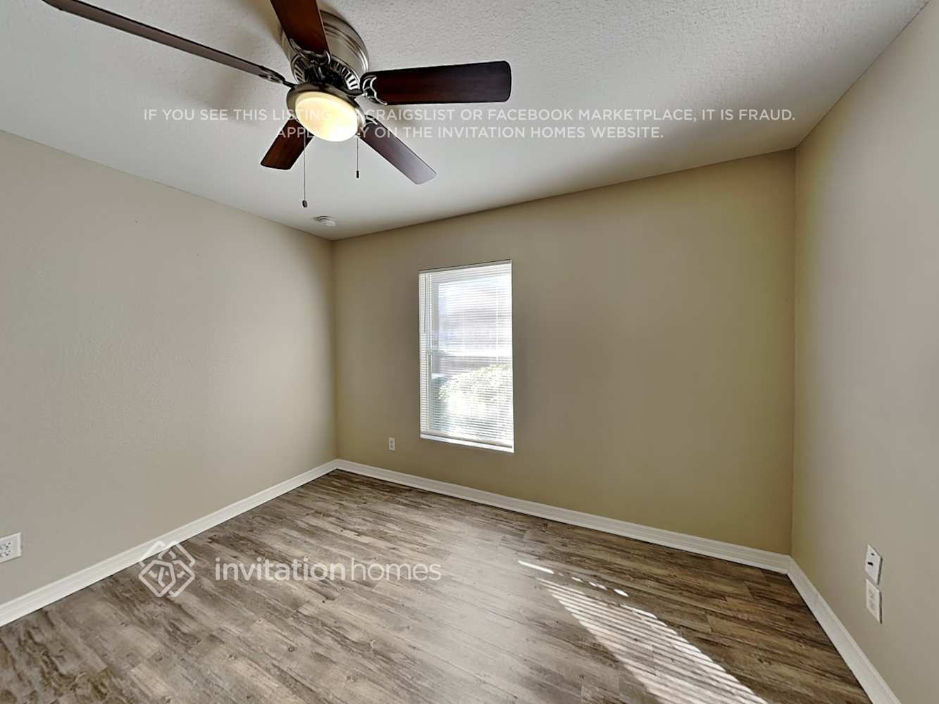 Building Photo - 2401 Granada Cir E