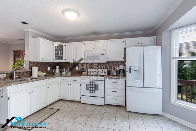 Building Photo - 208 Standish Dr