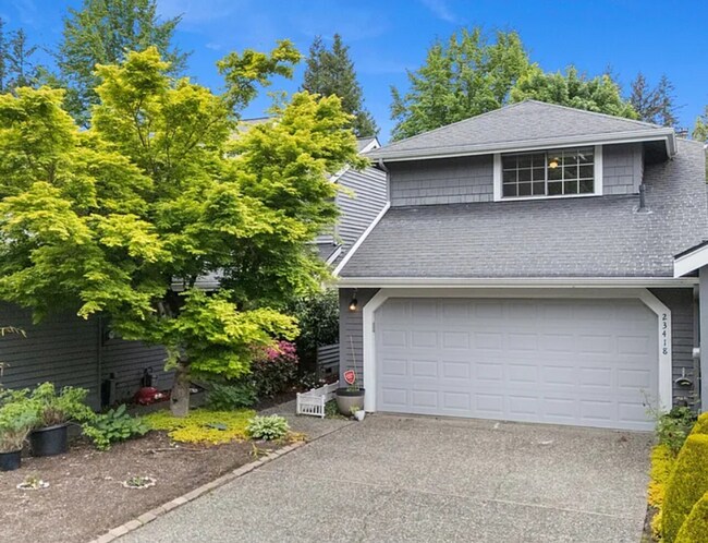 Building Photo - Kent East hill Condo townhome in Village at Single Creek - 3 bedroom 2.5 bath and 2 car garage. A...