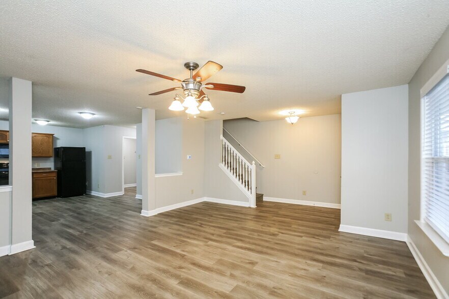 Building Photo - 12179 Maize Dr