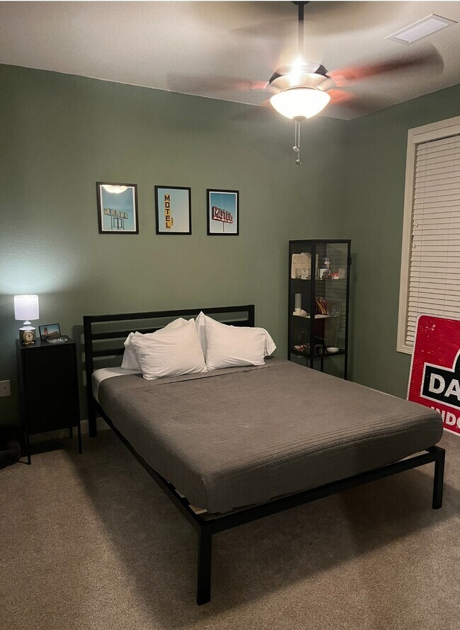 Building Photo - 4130 S Lake Dr