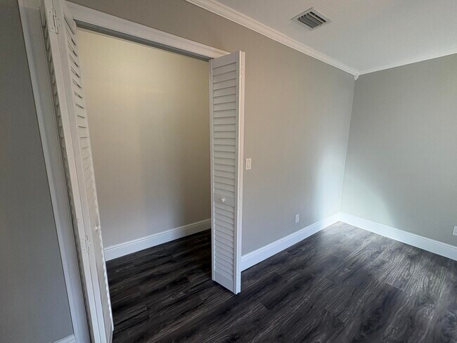 Building Photo - 1196 SE Puritan Ln