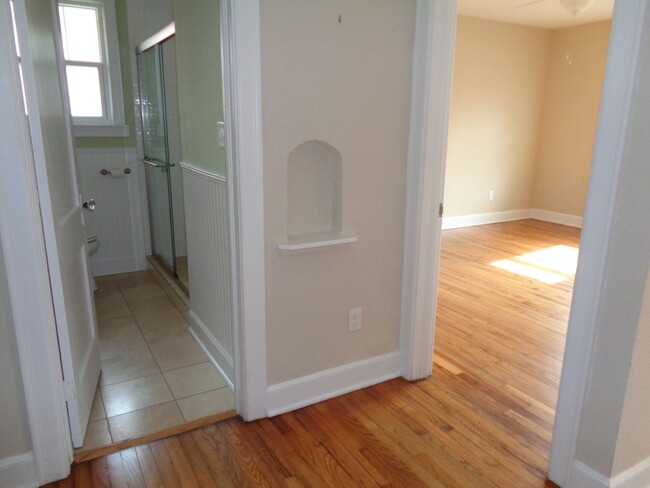 Building Photo - Cute 2 Bedroom Home in San Marco