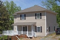 Building Photo - Charming Move-in Ready Downtown Home With Updates