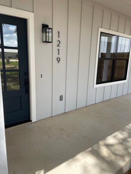 Building Photo - 1219 Mesquite St