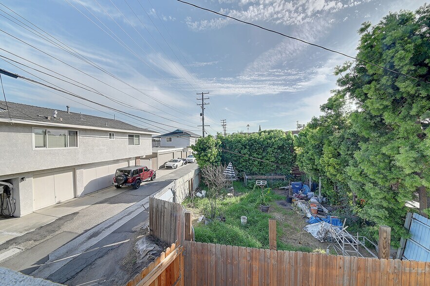 Building Photo - 17054 A Ln