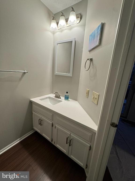 Building Photo - 201 Williamsburg Ct