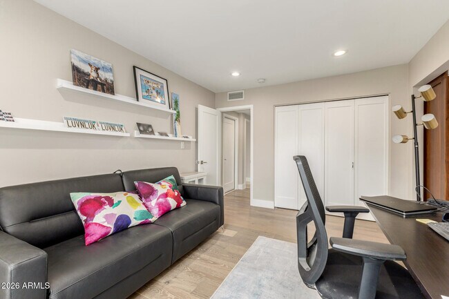 Building Photo - 5137 N 79th Pl