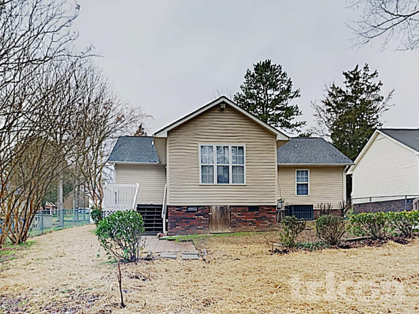 Building Photo - 615 Flicker St