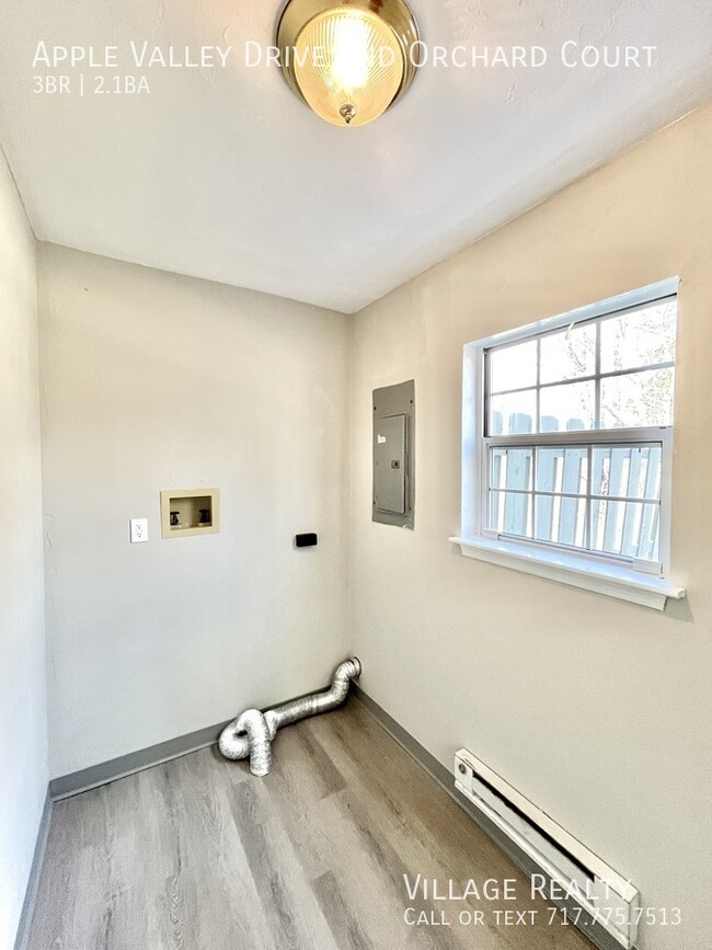 Building Photo - 910 Apple Valley Dr