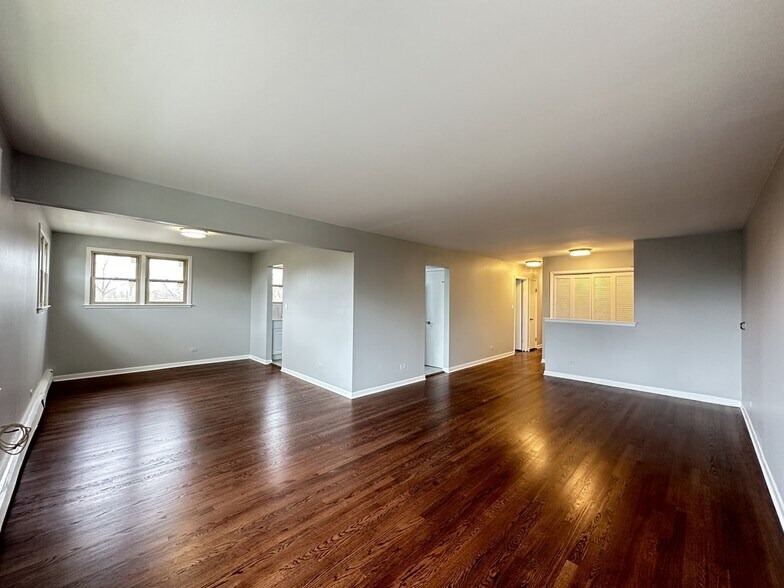 Building Photo - 8644 Skokie Blvd