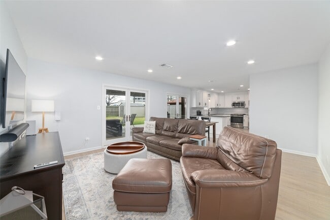 Building Photo - 6435 Woodbrook Ln