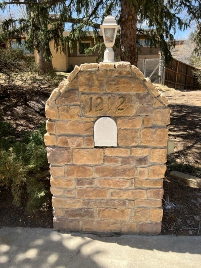 Building Photo - 4 BEDROOM HOME IN SKYWAY!!