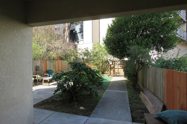 Building Photo - Hidden Gem with Outrageous Views - 1 Bedro...