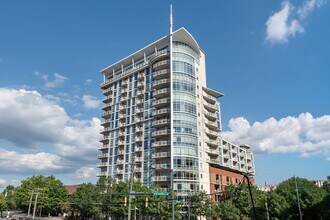Building Photo - Stylish Uptown 2BD Condo with Balcony, Par...