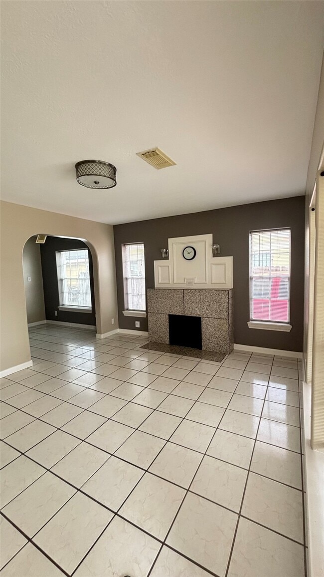 Building Photo - 2340 Cumberland St