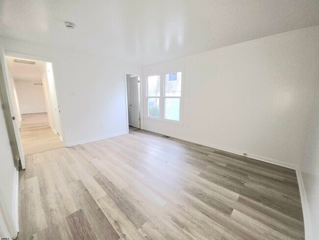 Building Photo - 1804 McKinley Ave