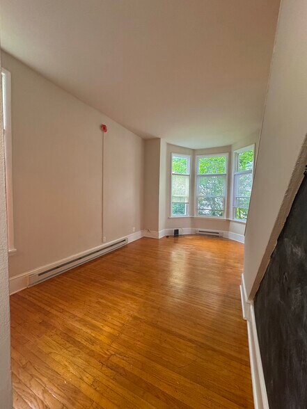 Building Photo - 3911 Pine St