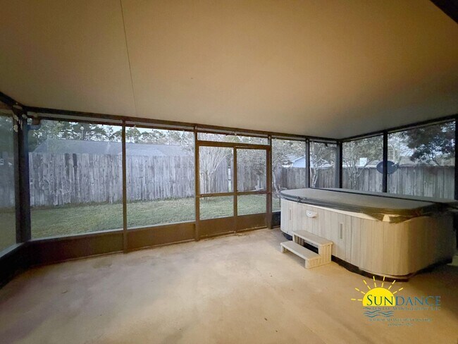 Building Photo - Renovated 3 Bedroom Home in Fort Walton Beach near Bases!