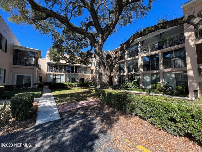 Building Photo - 2909 St Johns Ave