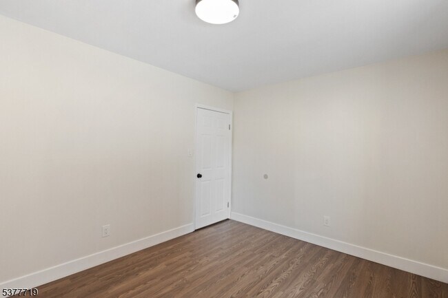 Building Photo - 86 Farnham Ave