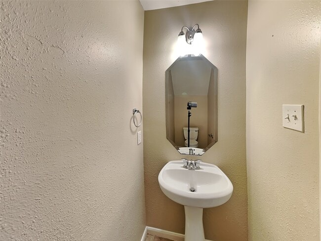 Building Photo - 11830 Rolling Stream Dr