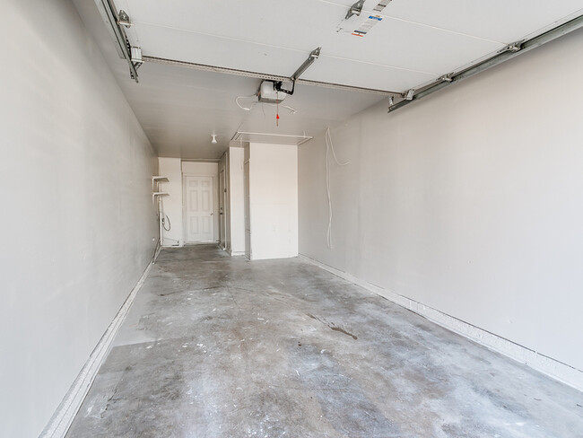 Building Photo - 5214 N Mueller Ave