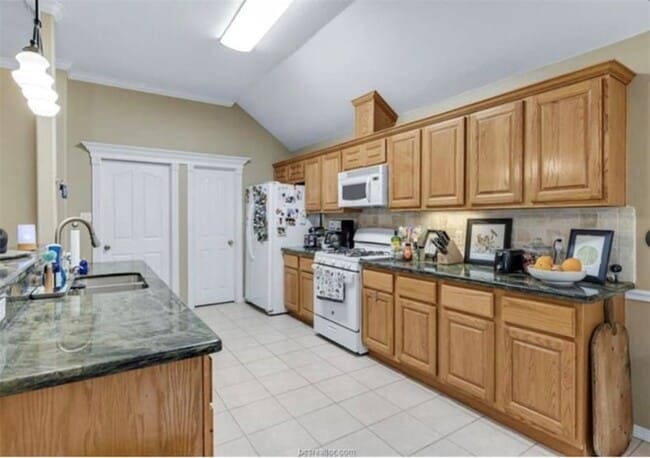 Building Photo - 3818 Dresden Ln