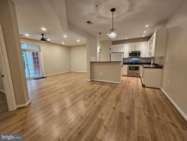 Building Photo - 6491 Cheyenne Dr